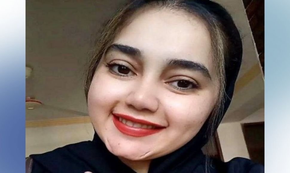 In Abadanan, a young girl is summoned to court due to her virtual activities
