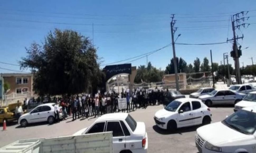 Protest of the people of Dehloran for the freedom of 4 imprisoned citizens