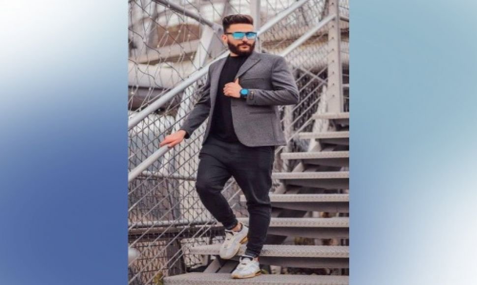 Taking a father hostage to arrest his son by intelligence